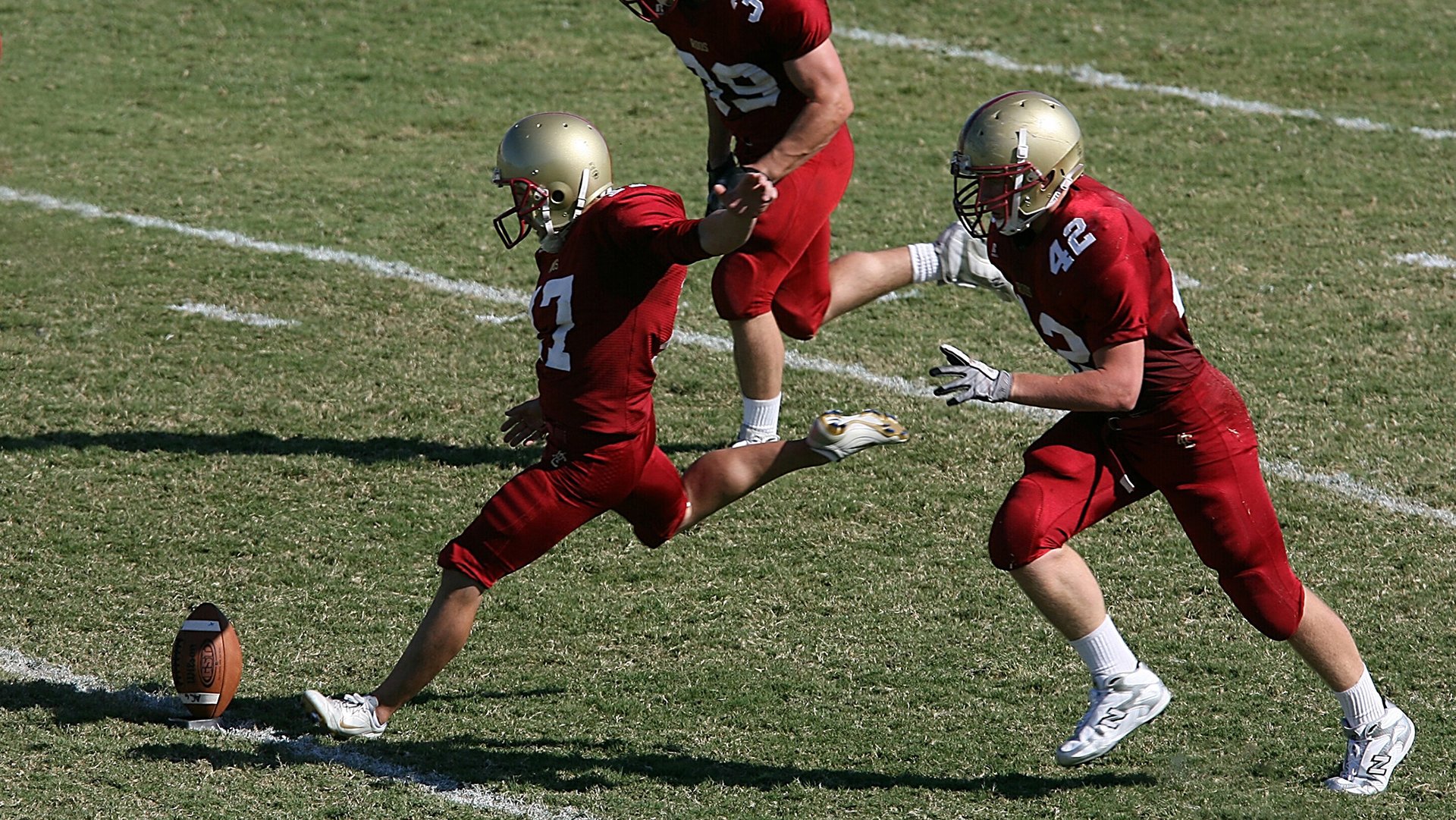 赛道与球场的双重奏，F1揭幕战悬念与湖人雷霆速胜之战